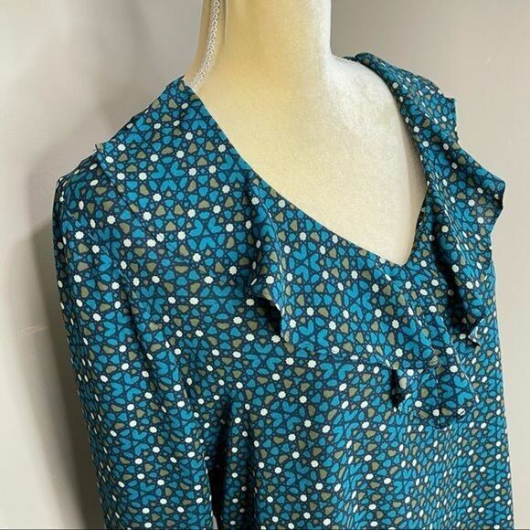 Van Heusen Women’s Top Blouse Size M Ruffle Neck Green 3/4 Sleeves - Picture 11 of 16